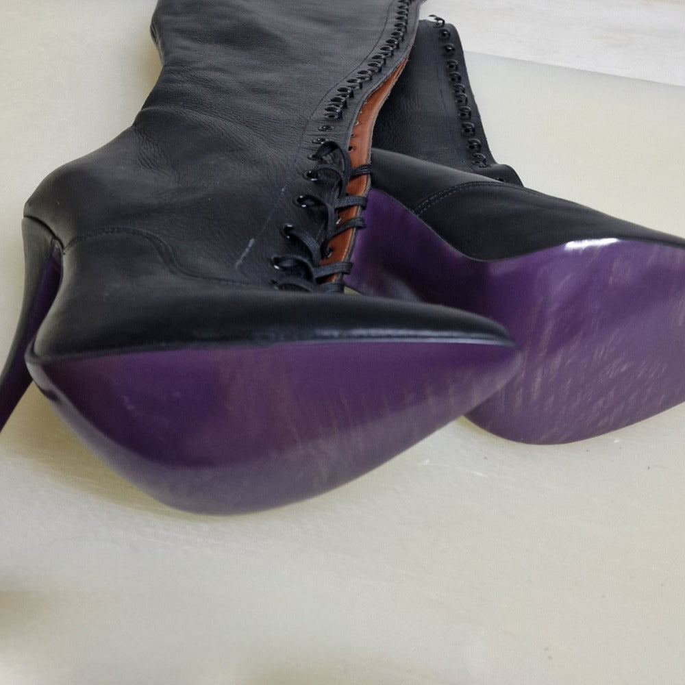 Coloured resin soles